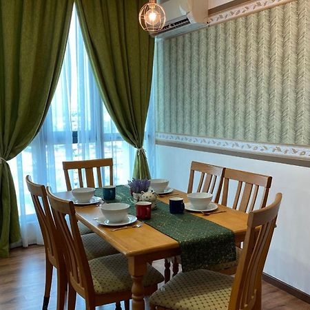 8Pax Cozy Home Stay Jazz Suites 1 Vivacity Kuching Sarawak 3Br エクステリア 写真