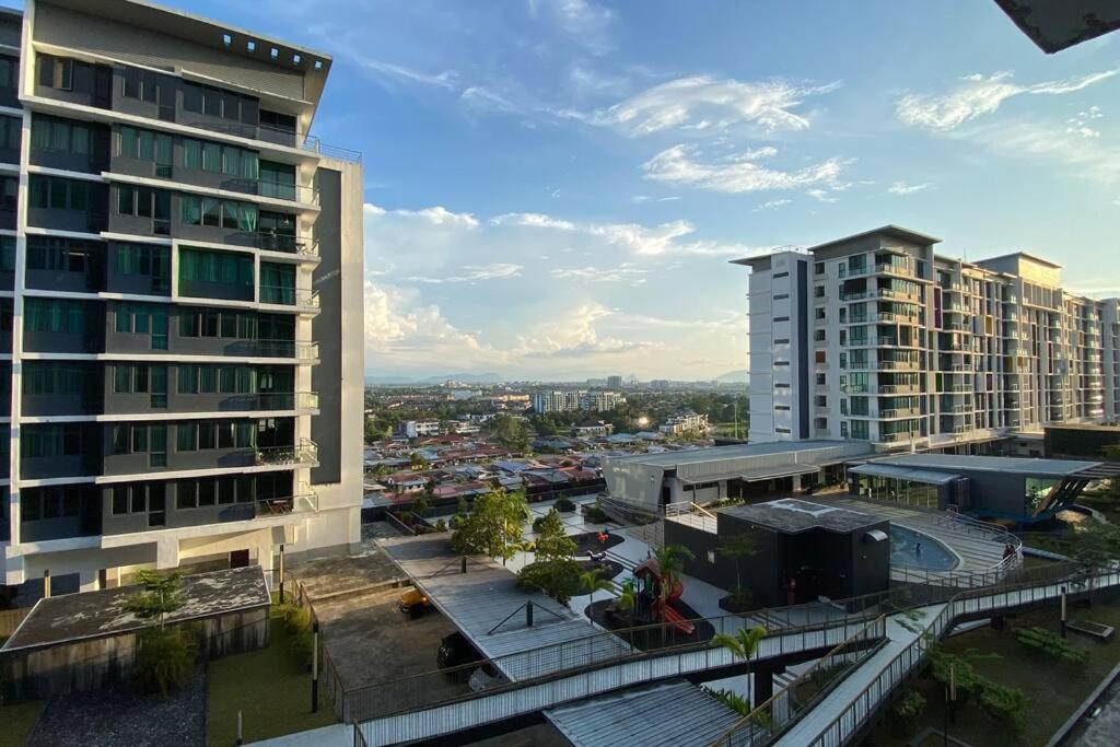 8Pax Cozy Home Stay Jazz Suites 1 Vivacity Kuching Sarawak 3Br エクステリア 写真