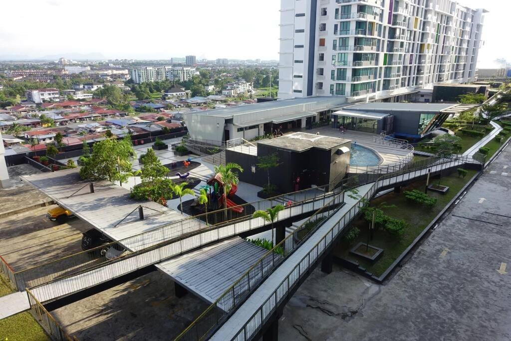 8Pax Cozy Home Stay Jazz Suites 1 Vivacity Kuching Sarawak 3Br エクステリア 写真