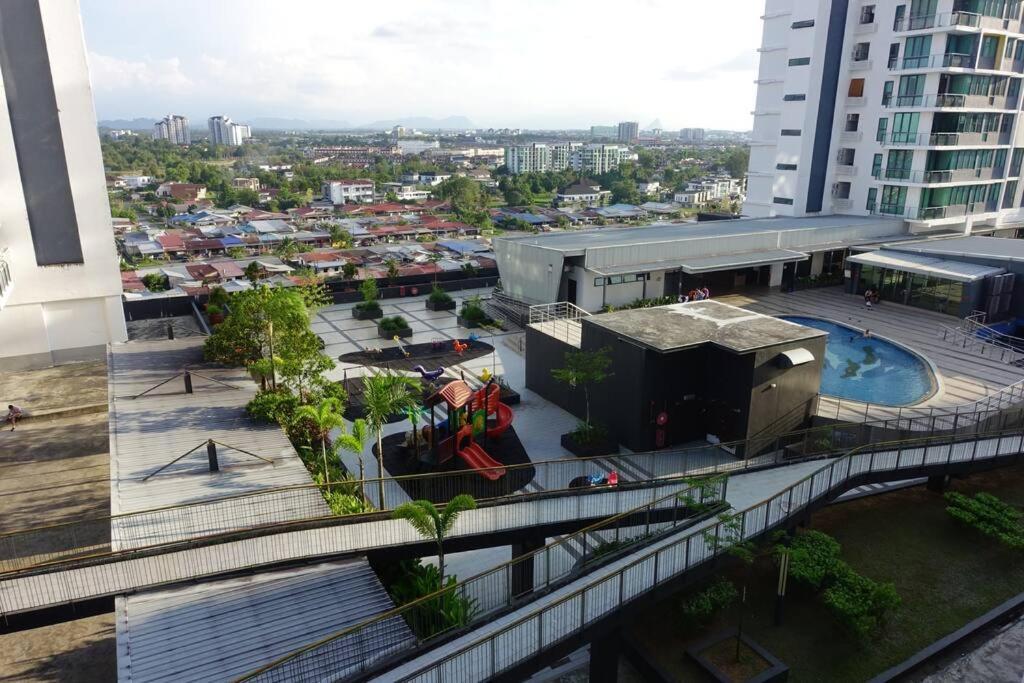 8Pax Cozy Home Stay Jazz Suites 1 Vivacity Kuching Sarawak 3Br エクステリア 写真